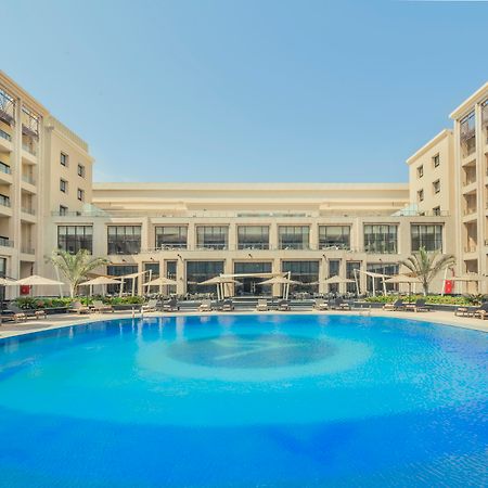 Triumph Luxury Hotel Каир Экстерьер фото The swimming pool at the hotel