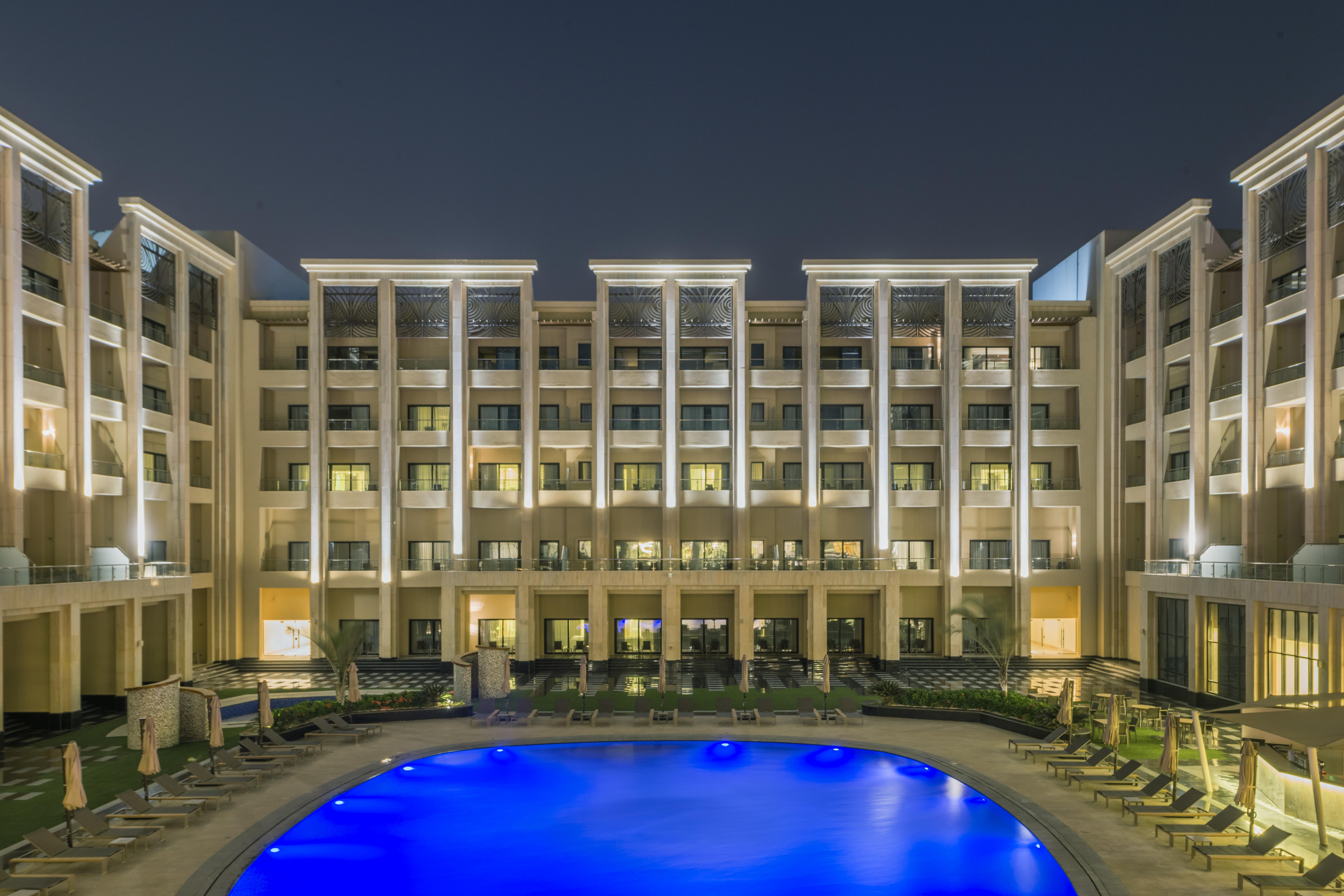 Triumph Luxury Hotel Каир Экстерьер фото The hotel's pool