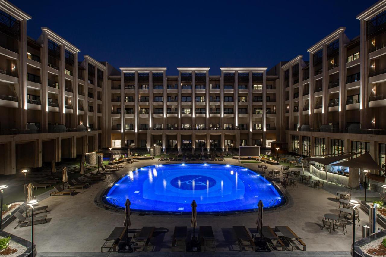 Triumph Luxury Hotel Каир Экстерьер фото The hotel's main pool