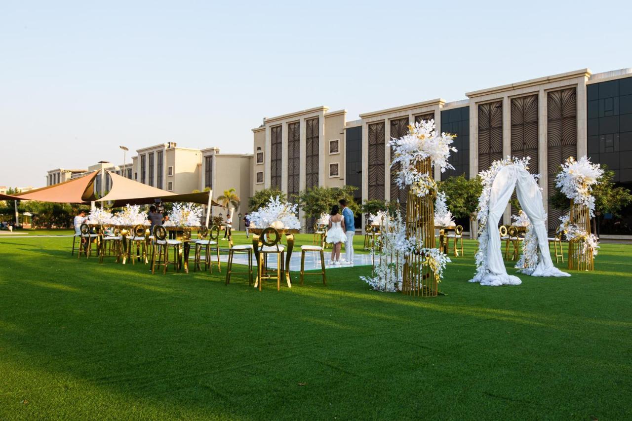 Triumph Luxury Hotel Каир Экстерьер фото The lawns of the Taj Bengal