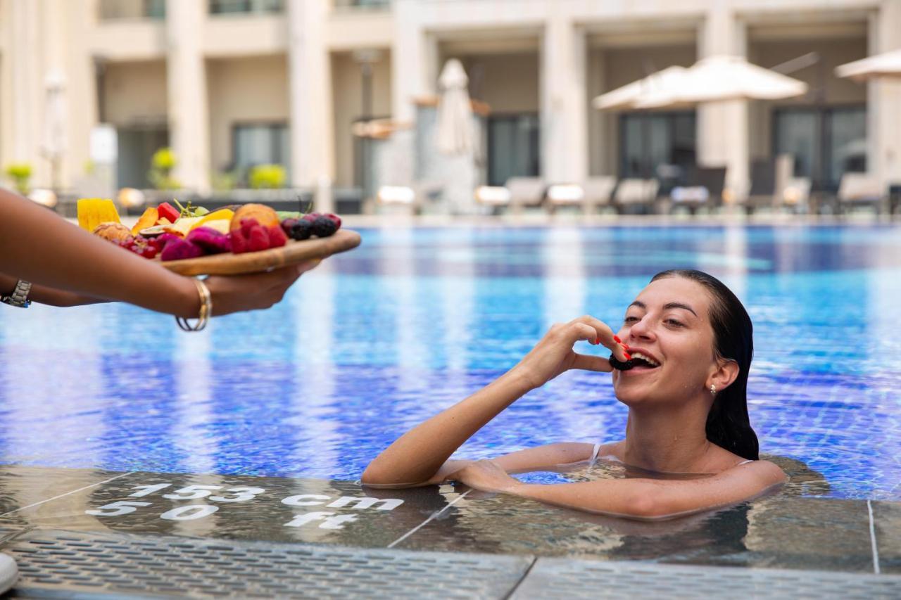 Triumph Luxury Hotel Каир Экстерьер фото A woman in a swimming pool