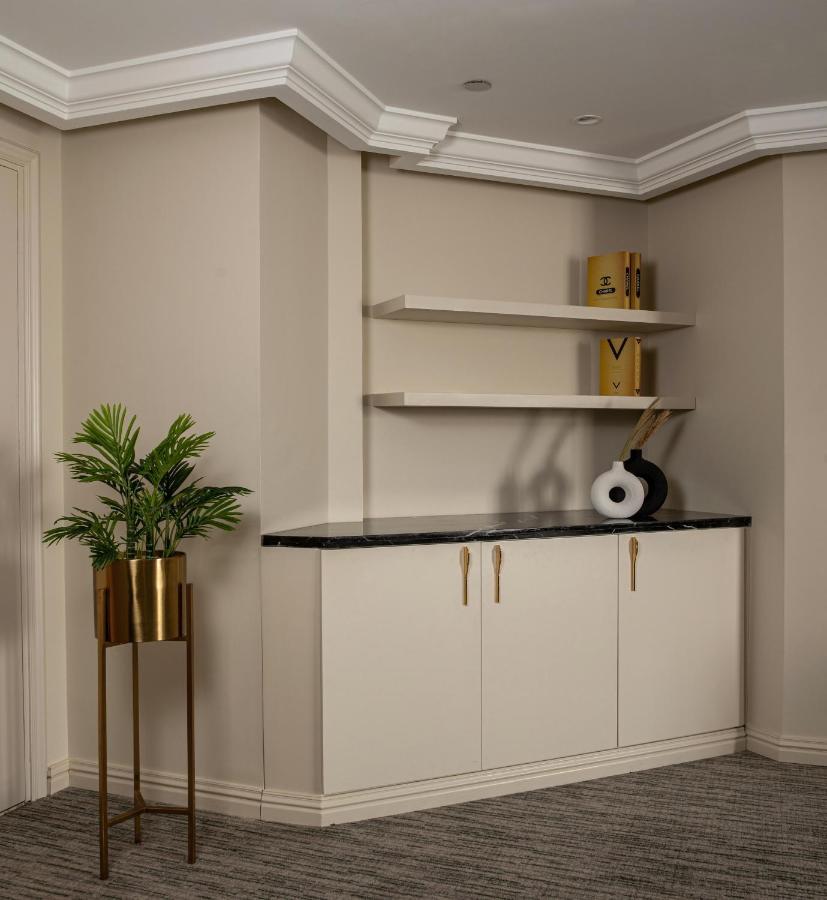 Triumph Luxury Hotel Каир Экстерьер фото A built-in sideboard