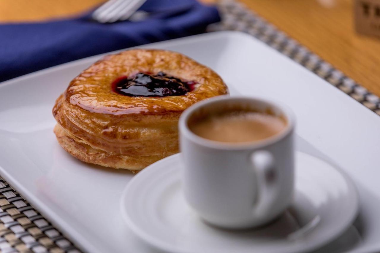 Triumph Luxury Hotel Каир Экстерьер фото A coffee and a pastry