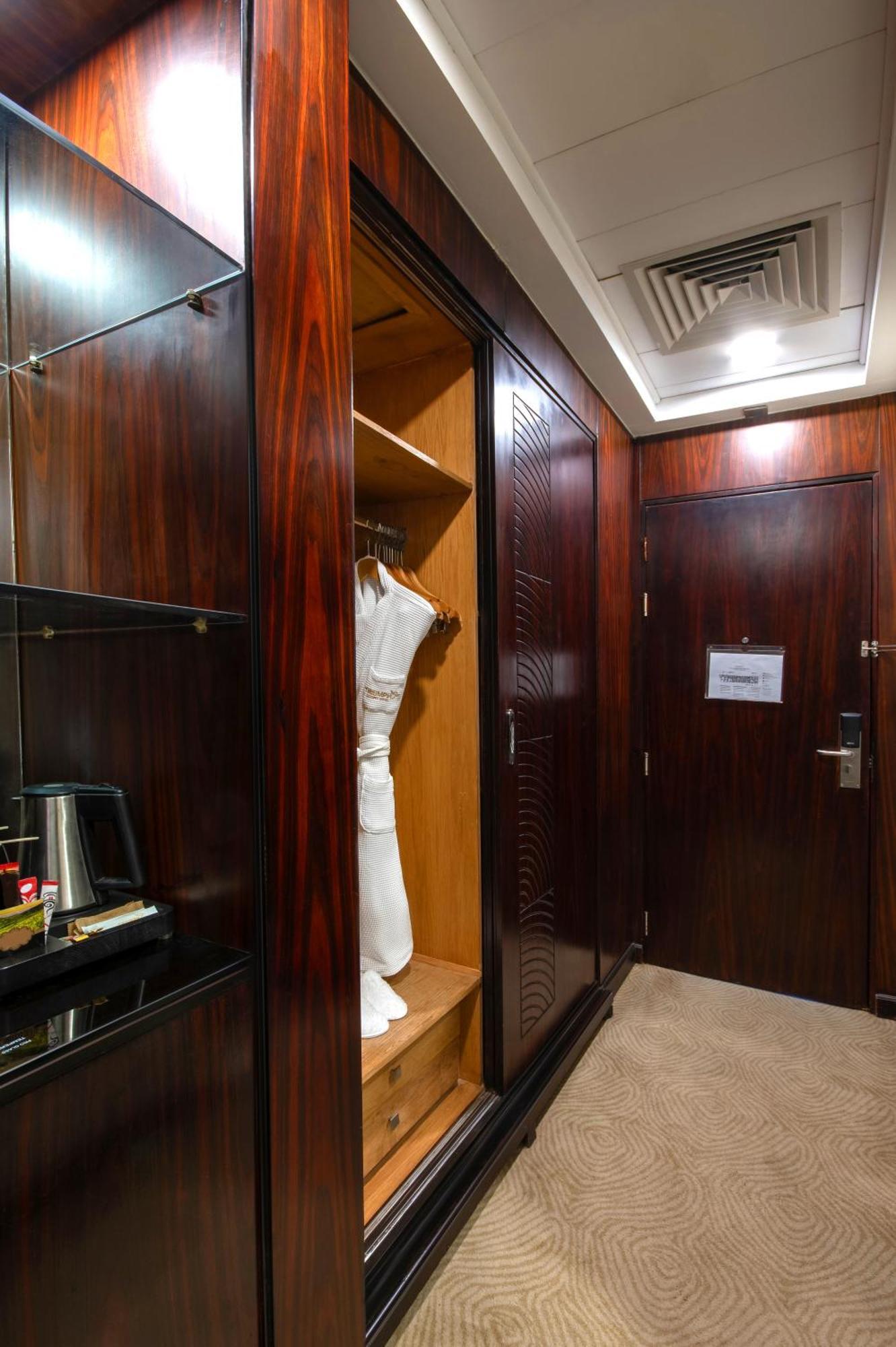 Triumph Luxury Hotel Каир Номер фото A guest room at the hotel