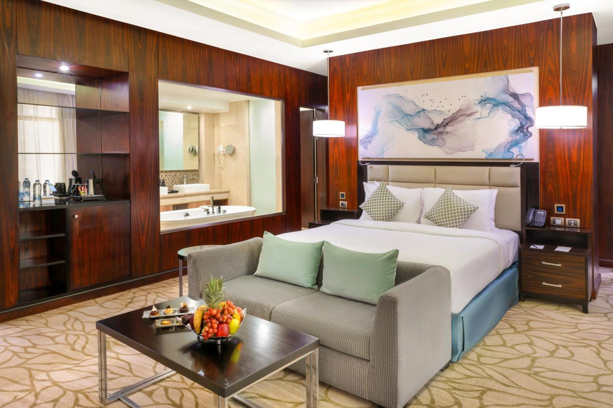 Triumph Luxury Hotel Каир Экстерьер фото A suite at the hotel
