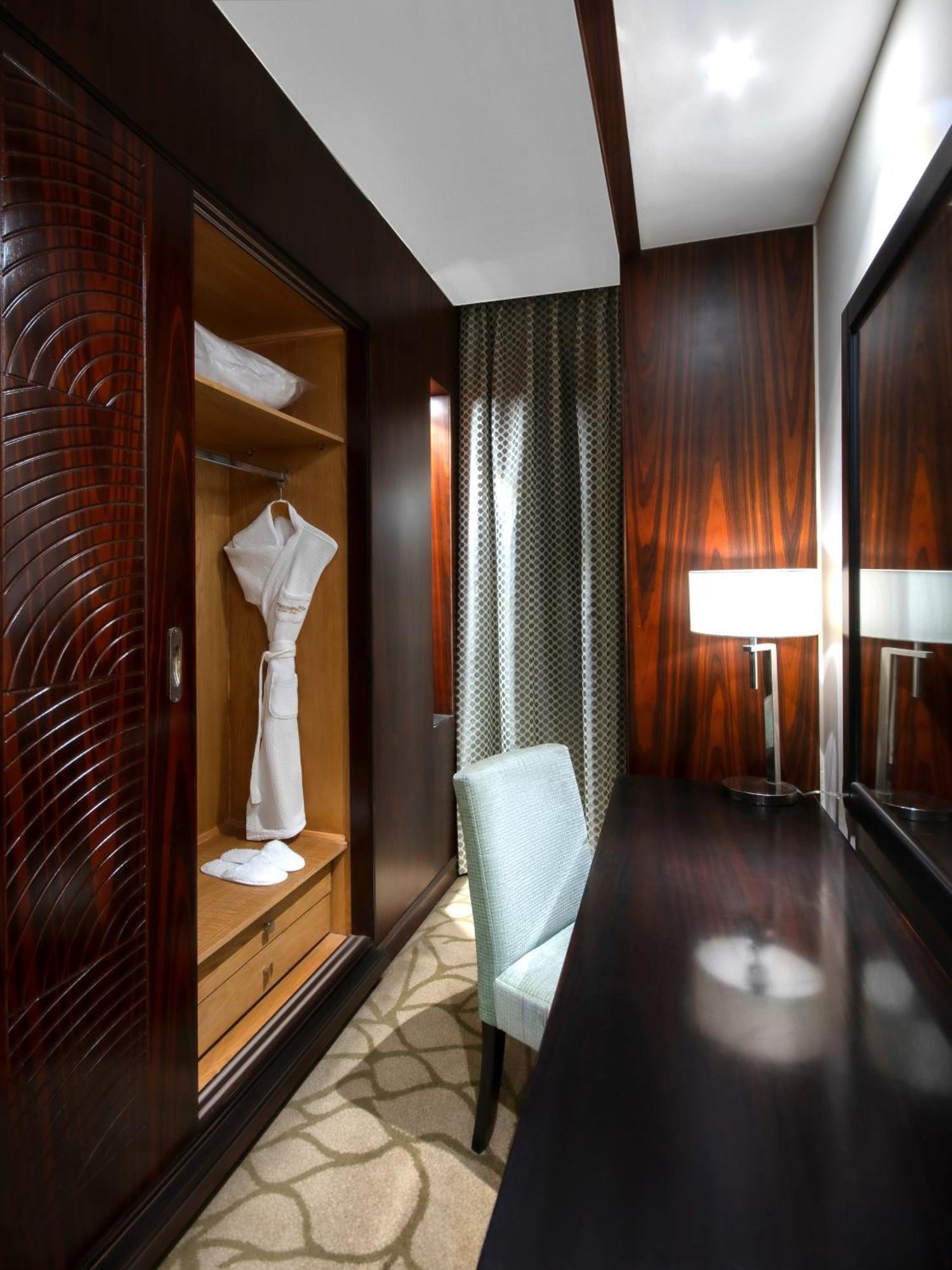 Triumph Luxury Hotel Каир Номер фото A dressing room