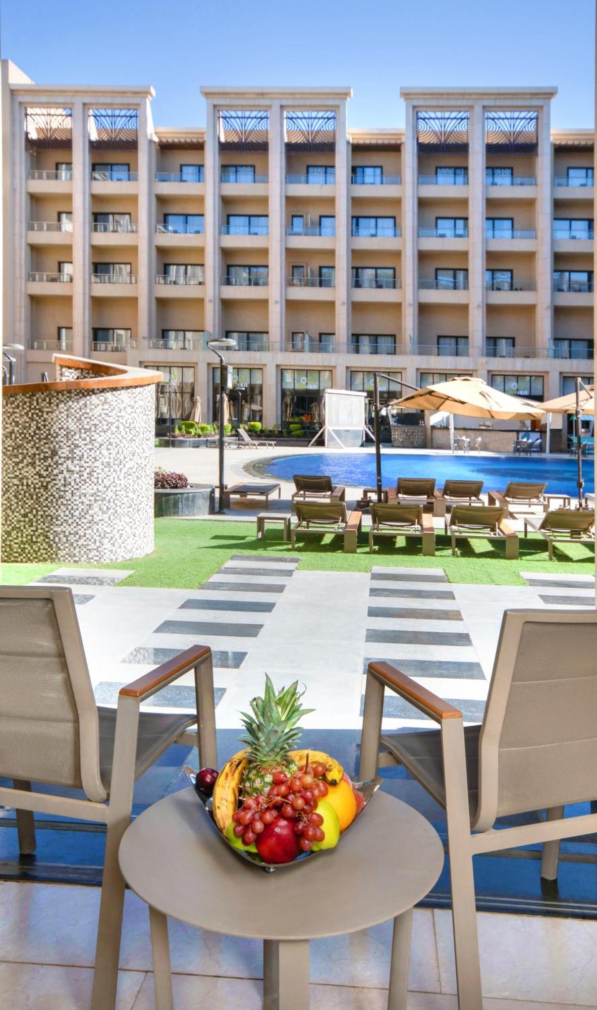 Triumph Luxury Hotel Каир Экстерьер фото The pool at the hotel